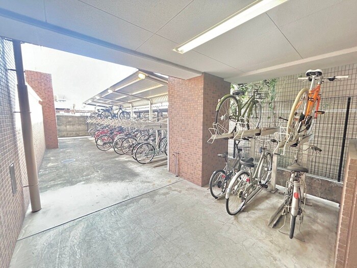 物件外観写真2　(駐輪場)