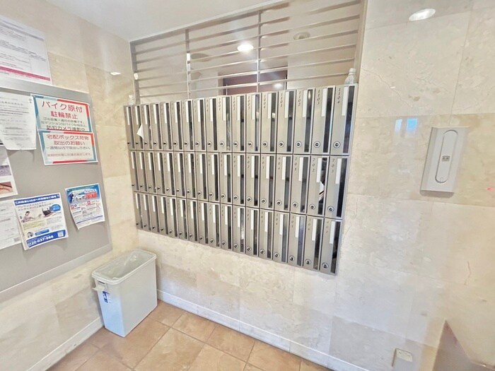 物件外観写真5　(エントランス部分)