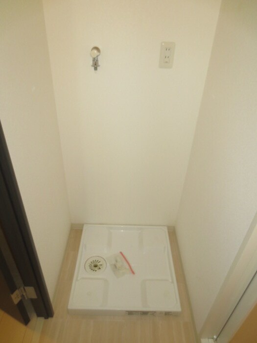 物件内観写真10　(洗濯機置場)