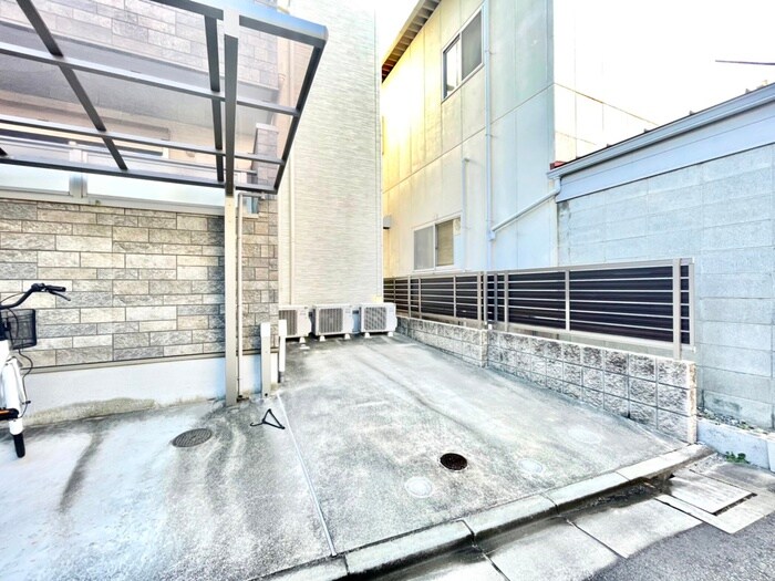 物件外観写真3　(駐車場)