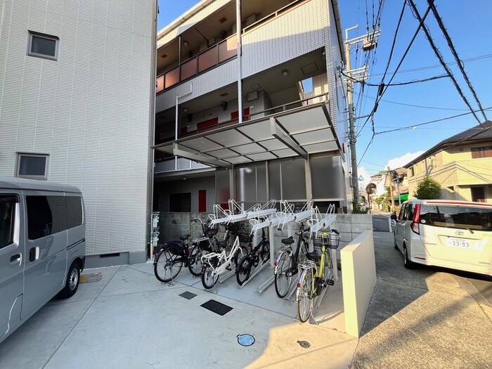 物件外観写真5　(駐輪場)