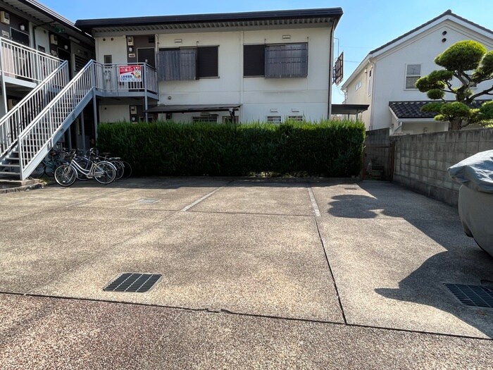 物件外観写真4　(駐車場)
