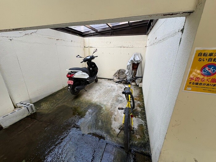 物件外観写真6　(駐輪場)