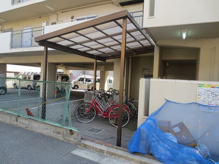 物件外観写真5　(駐輪場)