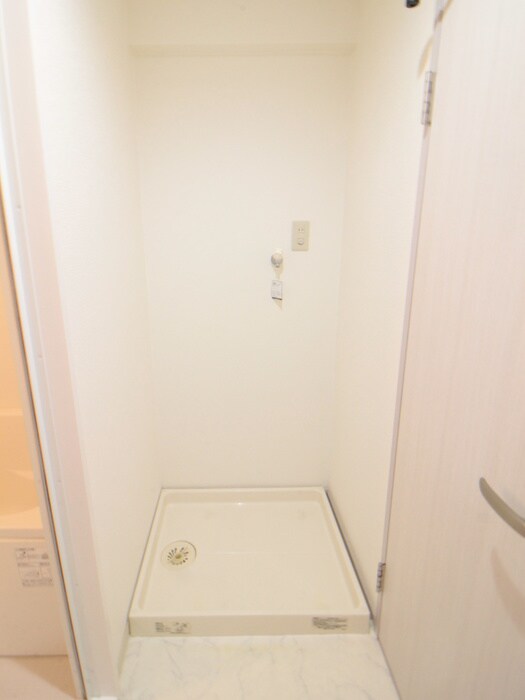 物件内観写真14　(洗濯機置場)