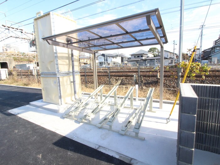 物件外観写真3　(駐輪場)