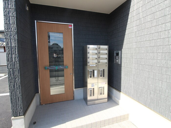 物件外観写真5　(エントランス部分)