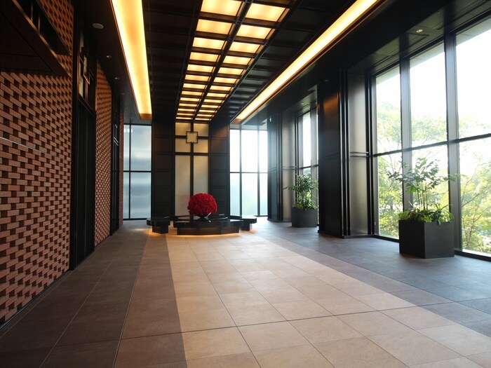 物件外観写真4　(エントランス部分)