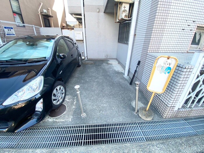 物件外観写真4　(駐車場)