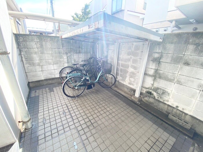 物件外観写真6　(駐輪場)