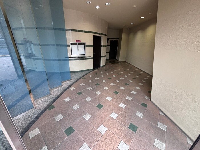 物件外観写真4　(エントランス部分)