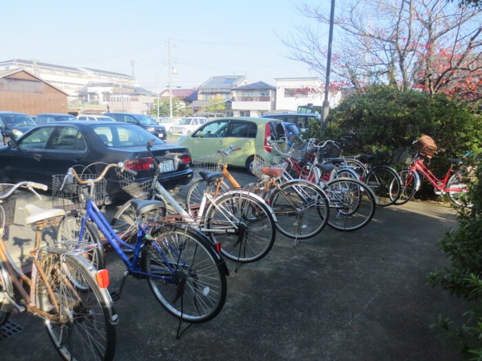 物件外観写真5　(駐輪場)