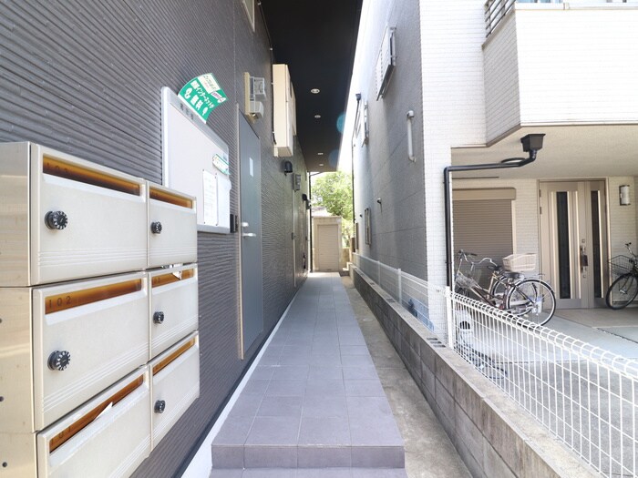 物件外観写真3　(エントランス部分)