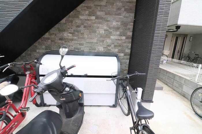 物件外観写真4　(駐輪場)