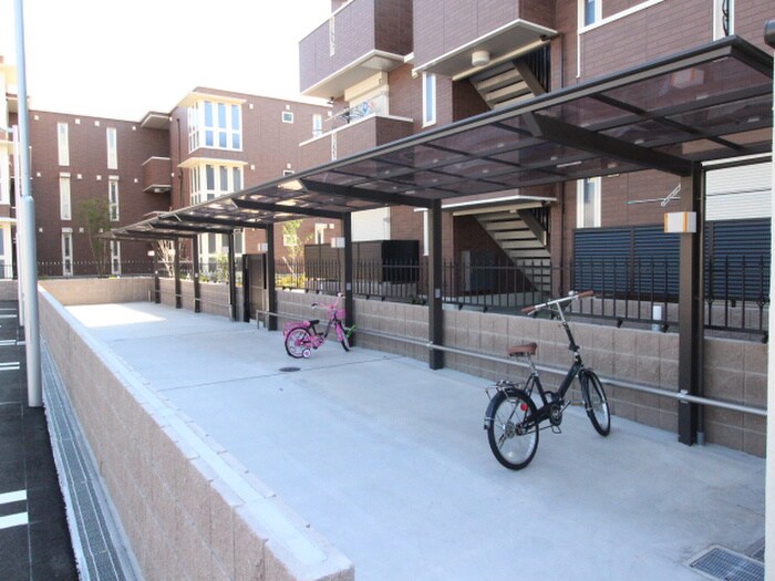 物件外観写真2　(駐輪場)