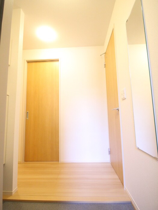 物件内観写真7　(玄関)