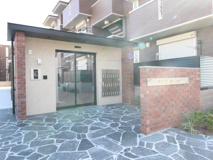 物件外観写真4　(エントランス部分)