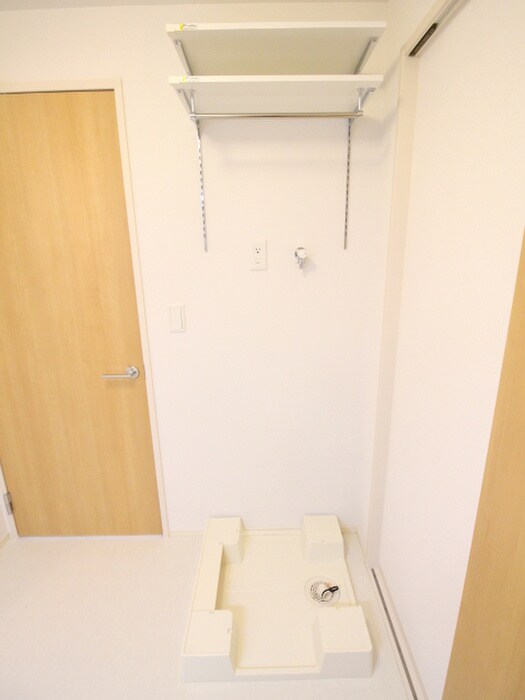 物件内観写真15　(洗濯機置場)