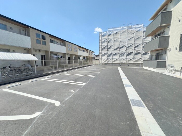物件外観写真2　(駐車場)