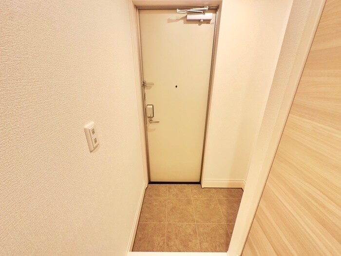 物件内観写真16　(玄関)