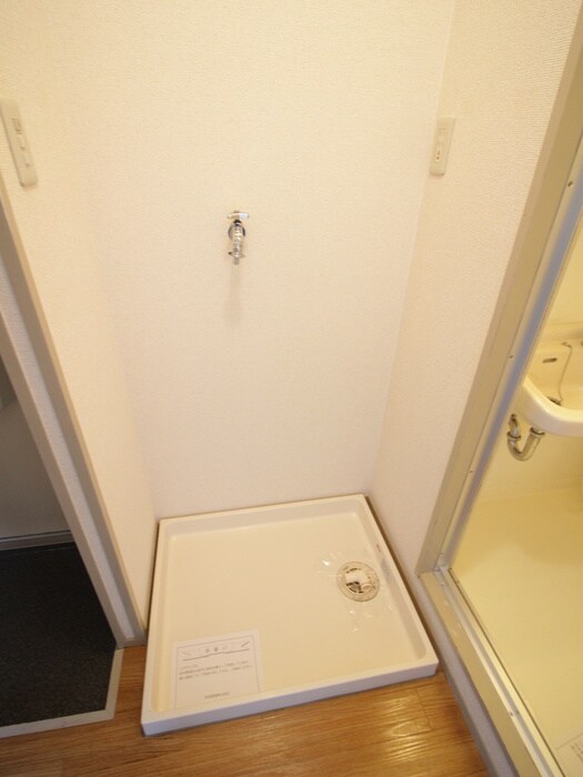 物件内観写真18　(洗濯機置場)