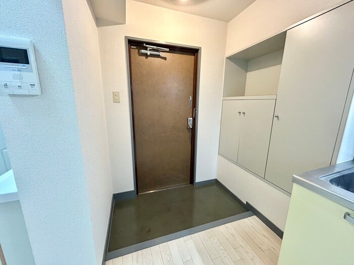 物件内観写真14　(玄関)