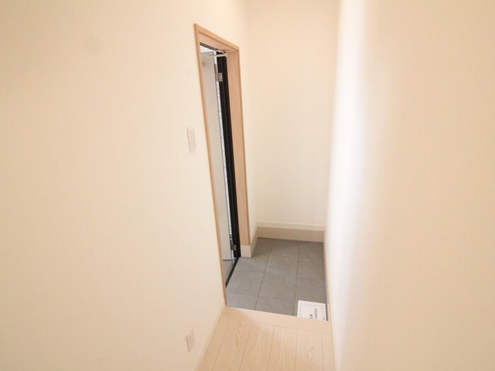 物件内観写真16　(玄関)
