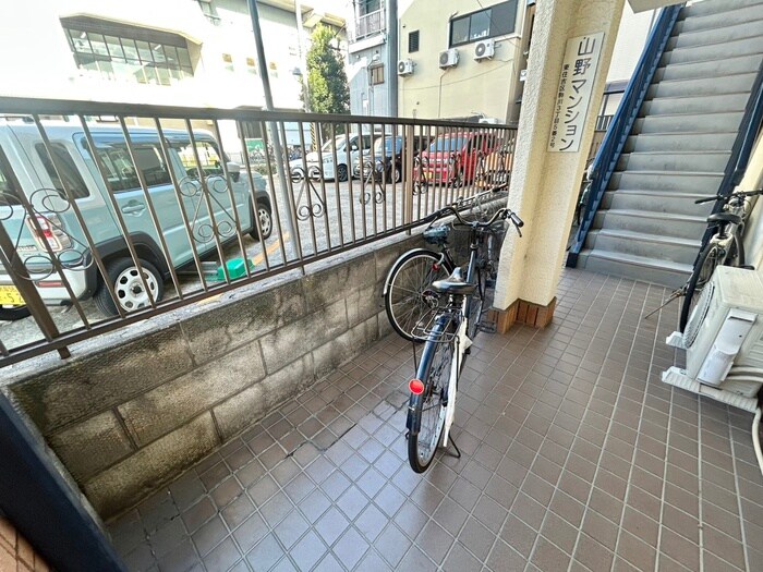 物件外観写真5　(駐輪場)