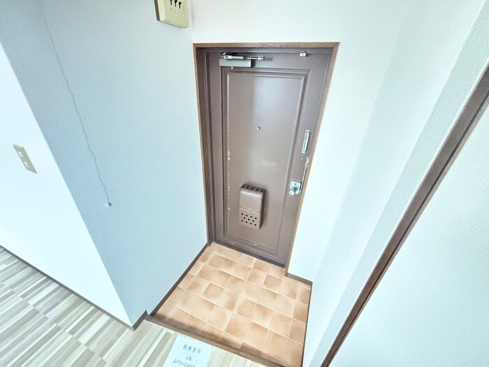 物件内観写真16　(玄関)