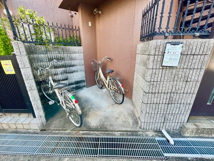 物件外観写真5　(駐輪場)