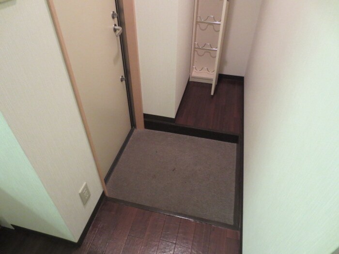 物件内観写真12　(玄関)