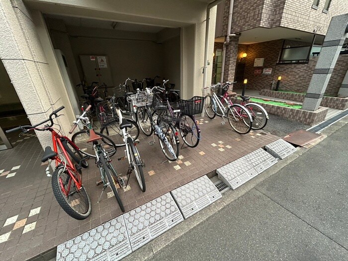 物件外観写真4　(駐輪場)