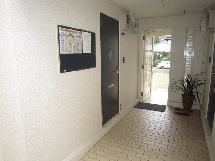 物件外観写真5　(エントランス部分)