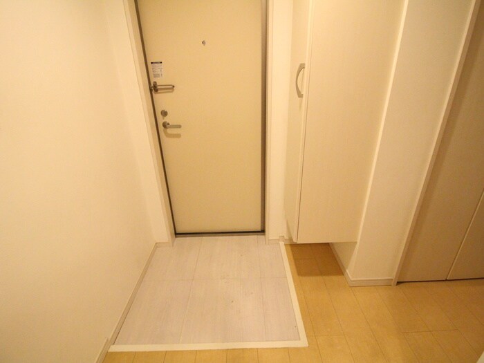 物件内観写真12　(玄関)