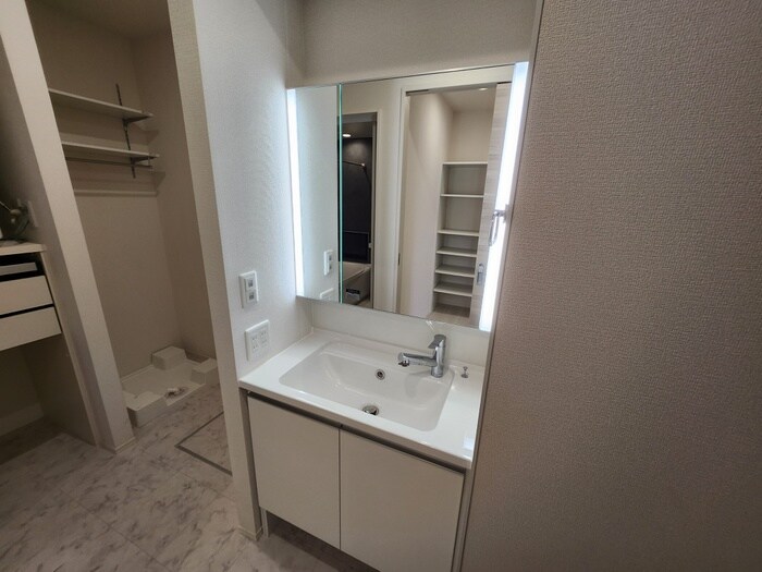 物件内観写真9　(洗面)