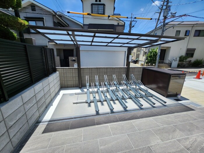 物件外観写真3　(駐輪場)