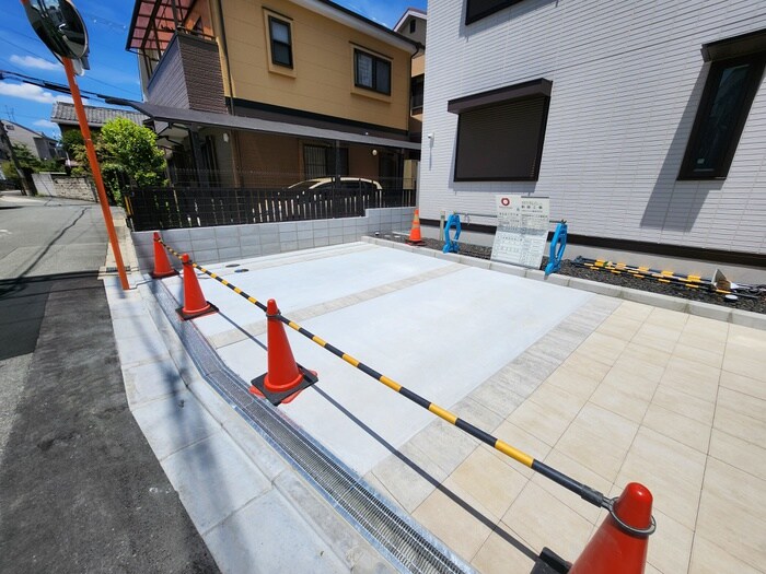 物件外観写真5　(駐車場)