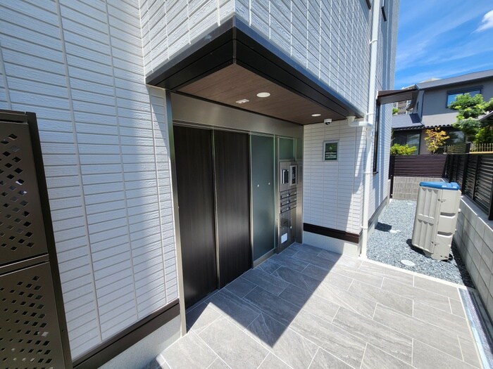 物件外観写真6　(エントランス部分)