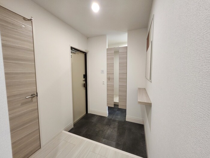 物件内観写真16　(玄関)