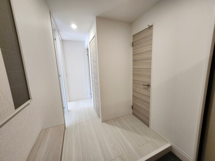 物件内観写真18　(玄関)