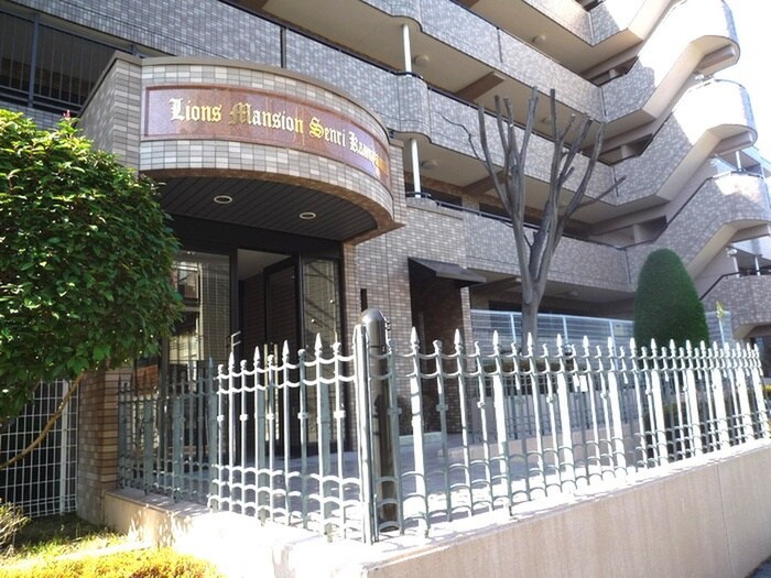 物件外観写真2　(エントランス部分)