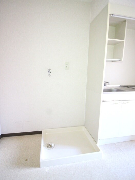 物件内観写真15　(洗濯機置場)