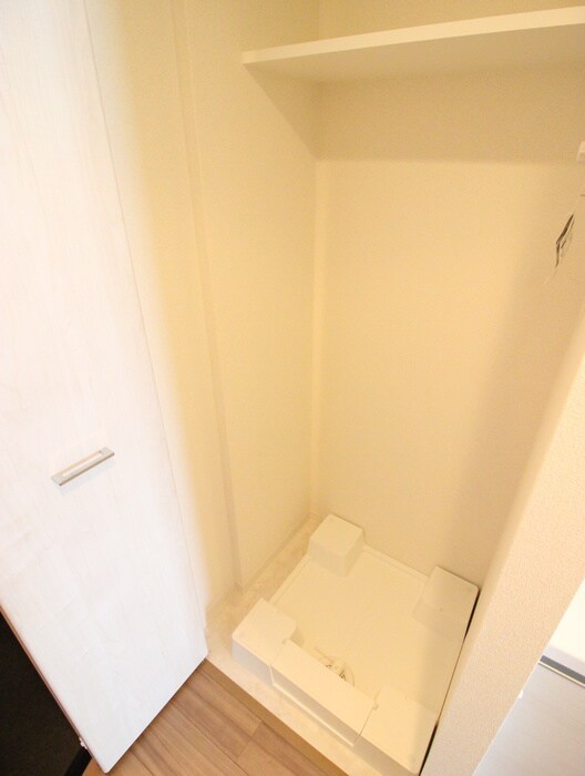 物件内観写真10　(洗濯機置場)