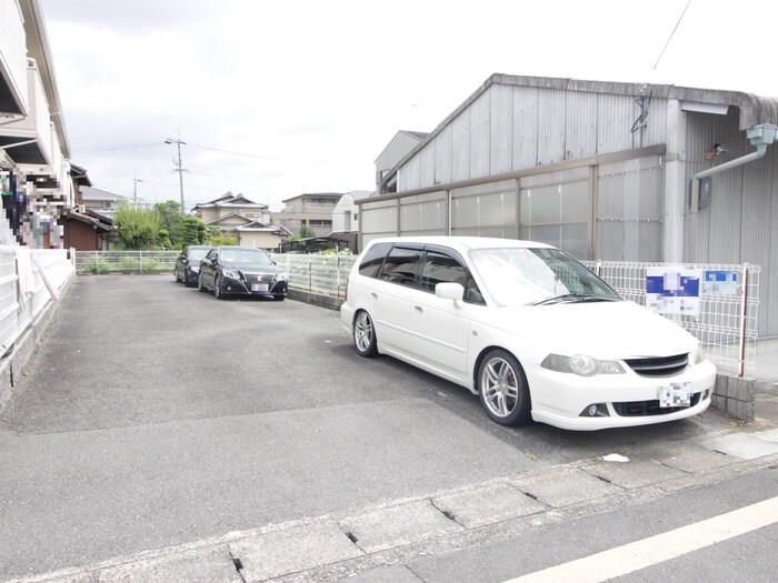 物件外観写真6　(駐車場)