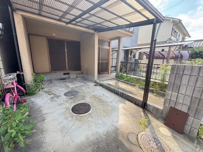 物件外観写真3　(駐車場)