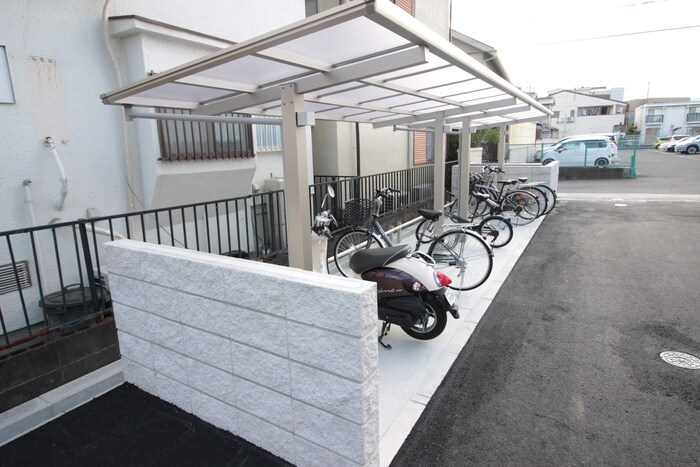 物件外観写真4　(駐輪場)