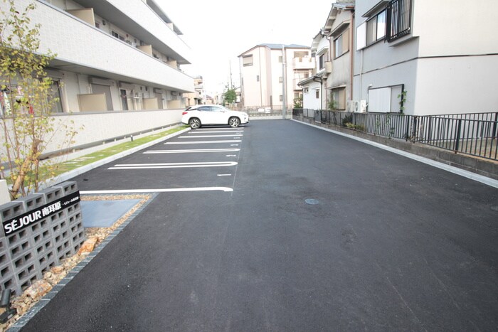 物件外観写真5　(駐車場)