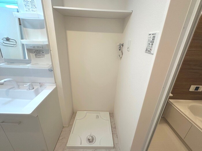 物件内観写真10　(洗濯機置場)