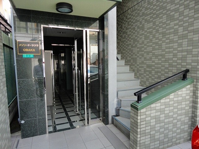 物件外観写真2　(エントランス部分)