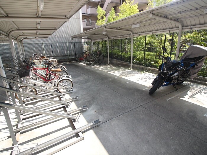 物件外観写真6　(駐輪場)